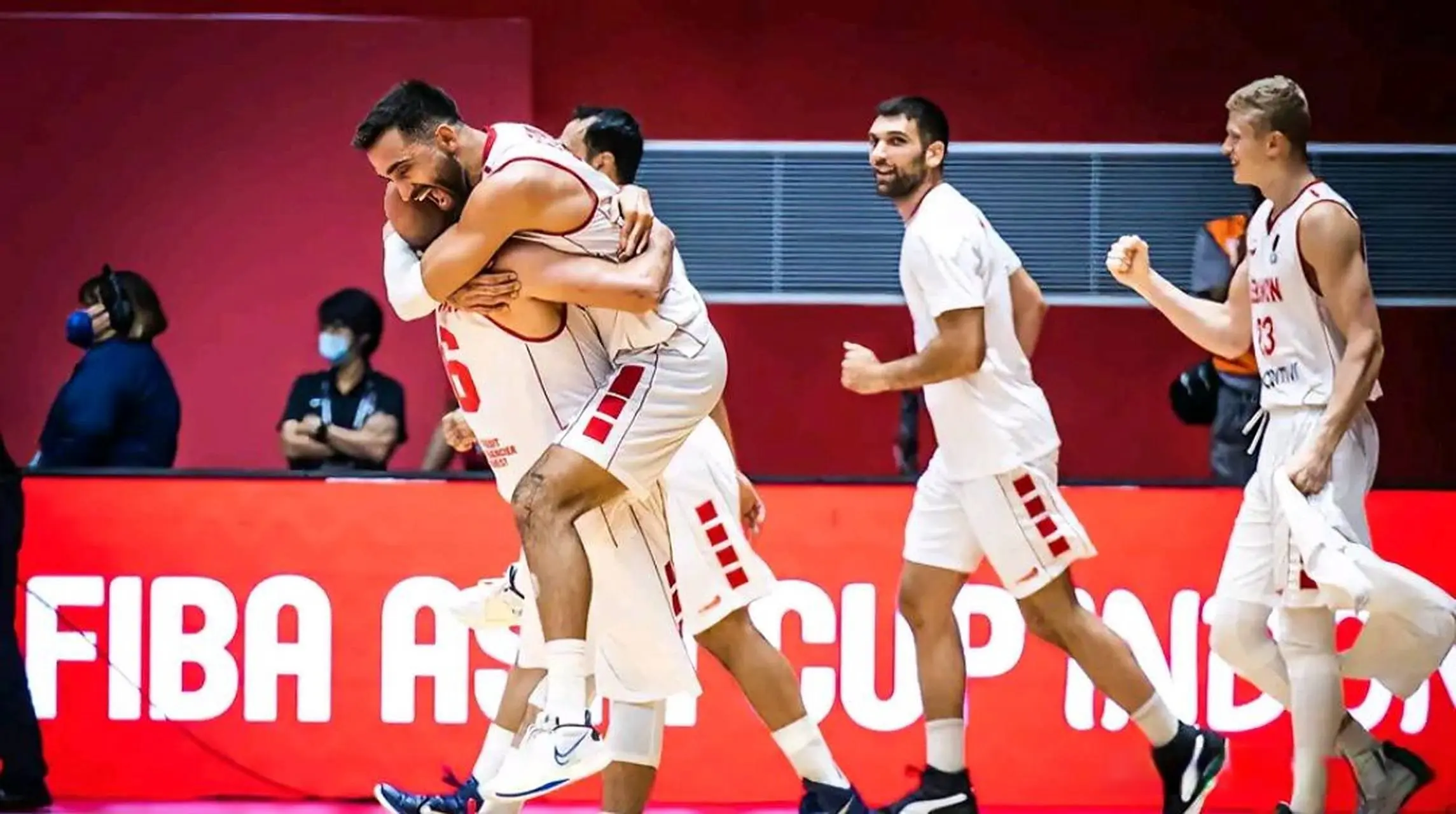 巴嫩的进攻, 国队的比赛