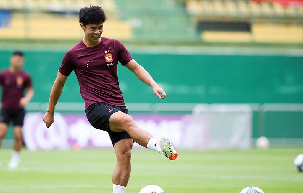 球迷护航, 对广州队球, 球员越秀山