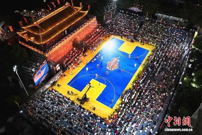 的独特体验, 特色, 主办方