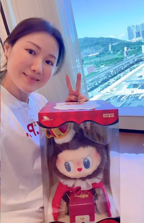 林诗栋戴眼, 姐拉布布, 杜凯琹送瑞 林诗栋戴眼, 姐拉布布, 杜凯琹送瑞