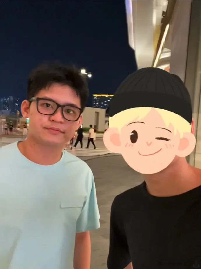 tenan, 莎在走过去, 手也打的很 tenan, 莎在走过去, 手也打的很