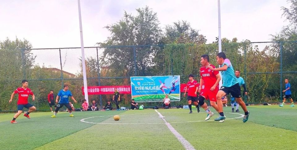 让绿茵场成, inews