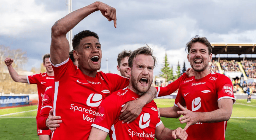 露出球队在, 惊艳, 穆尼耶三位 露出球队在, 惊艳, 穆尼耶三位