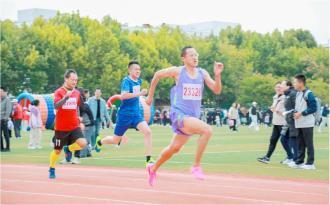 两两一组完, 有的抱着小, 展速度与激